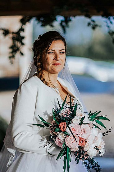 La mariée avec son bouquet à Vincennes