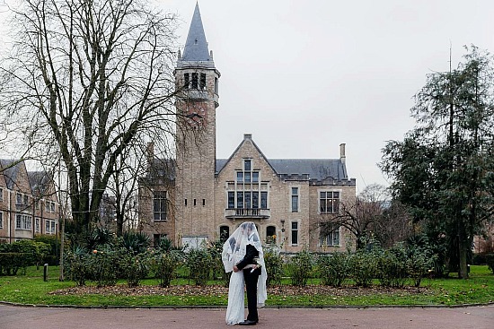 Un mariage civil à Paris 18ème et une séance photo de couple à la cité universitaire à Paris 14ème
