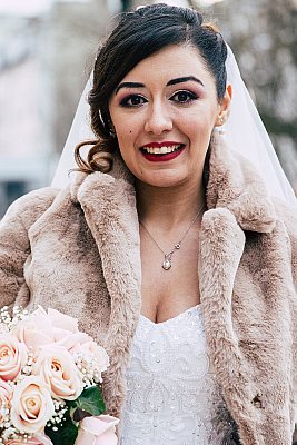 Photo de la mariée avec son bouquet