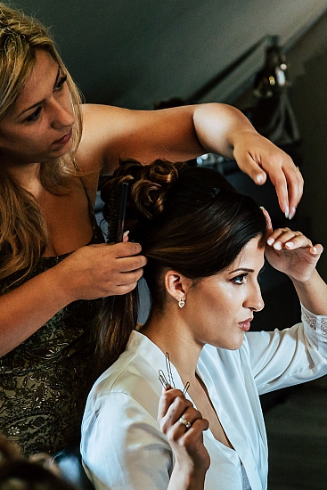 Coiffure de la mariée lors des préparatifs