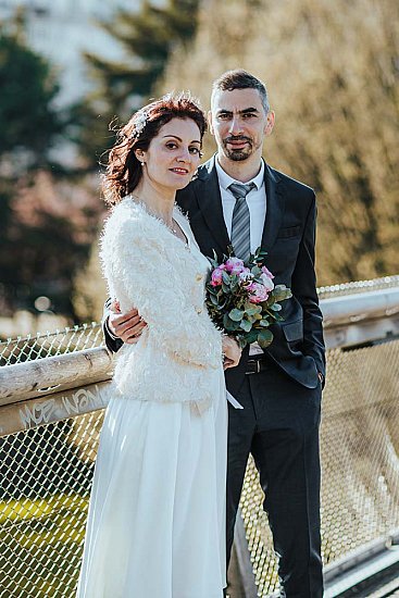 Les mariés lors de la la séance photo de couple