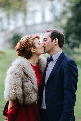 Le baiser des jeunes mariés