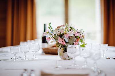 Décoration de la table des mariés