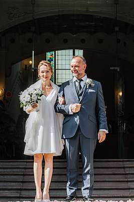 Le couple à la sortie de la mairie