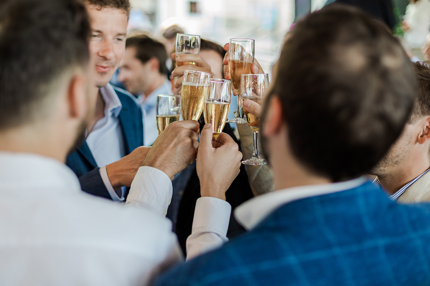 Les verres de champagnes pendant le vin d'honneur