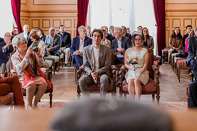 Le couple devant Madame la maire