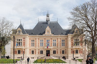 Vue extérieure de la mairie de Montrouge