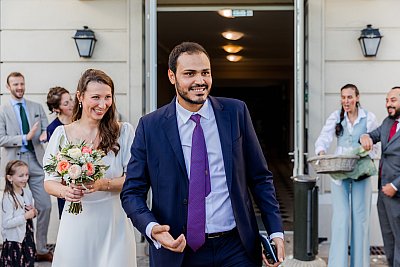 Le regard complice de la mariée