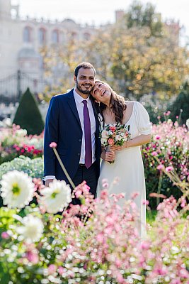 Séance photo de couple dans le jardin de la marie de Saint-Germain-en-Laye