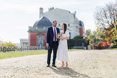 Les mariés durant les photos de mariage au domaine national de Saint-Germain-en-Laye
