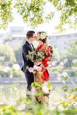 Ambiance florale pour la séance photo de couple