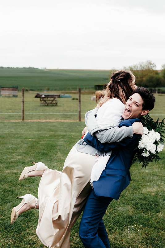Jeu du lancer de bouquet lors d'un mariage en Seine-et-Marne