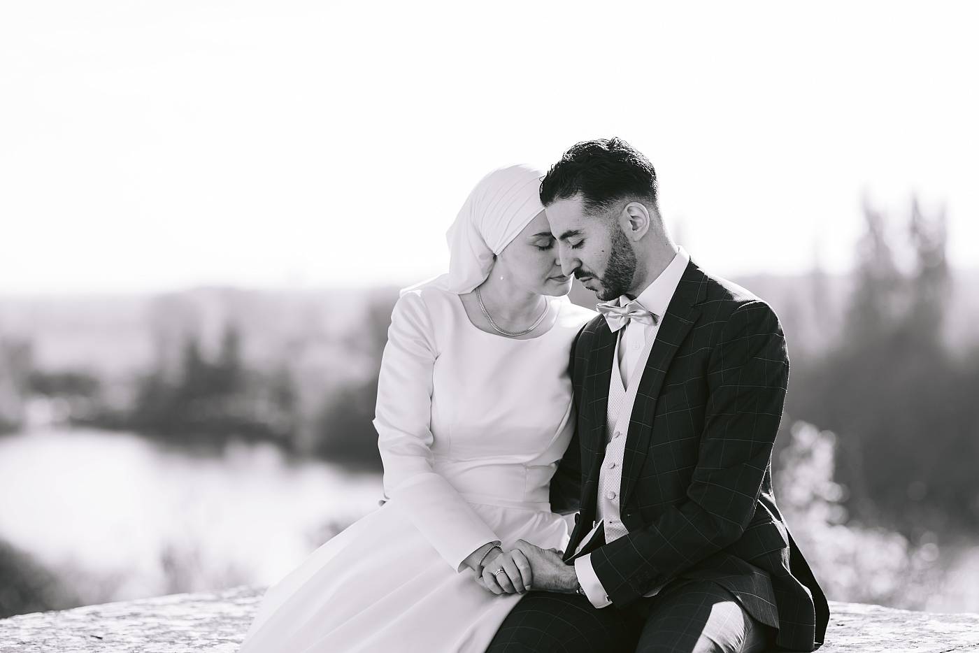 Photo de couple sur le terrasse surplombant la Seine