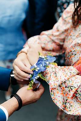 Bracelet de fleurs pour les demoiselles d'honneur
