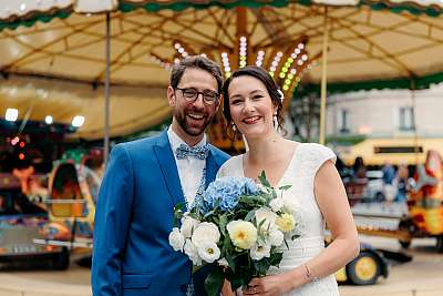 Les mariés posent après le first look