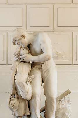 Statue dans la mairie du 18ème