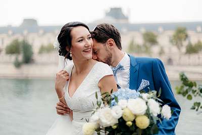 Photo de couple en bord de Seine