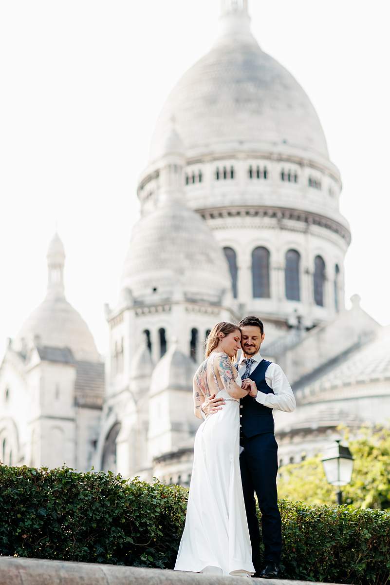 Le couple avec la basilique en arrière plan