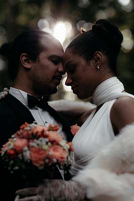 Photo de couple en clair-obscur