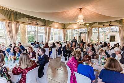 Les invités dans la salle de mariage des Erables