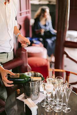 Le champagne est servi aux Etangs de Corot