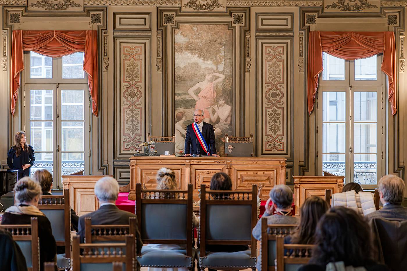 Les mariés devant le maire