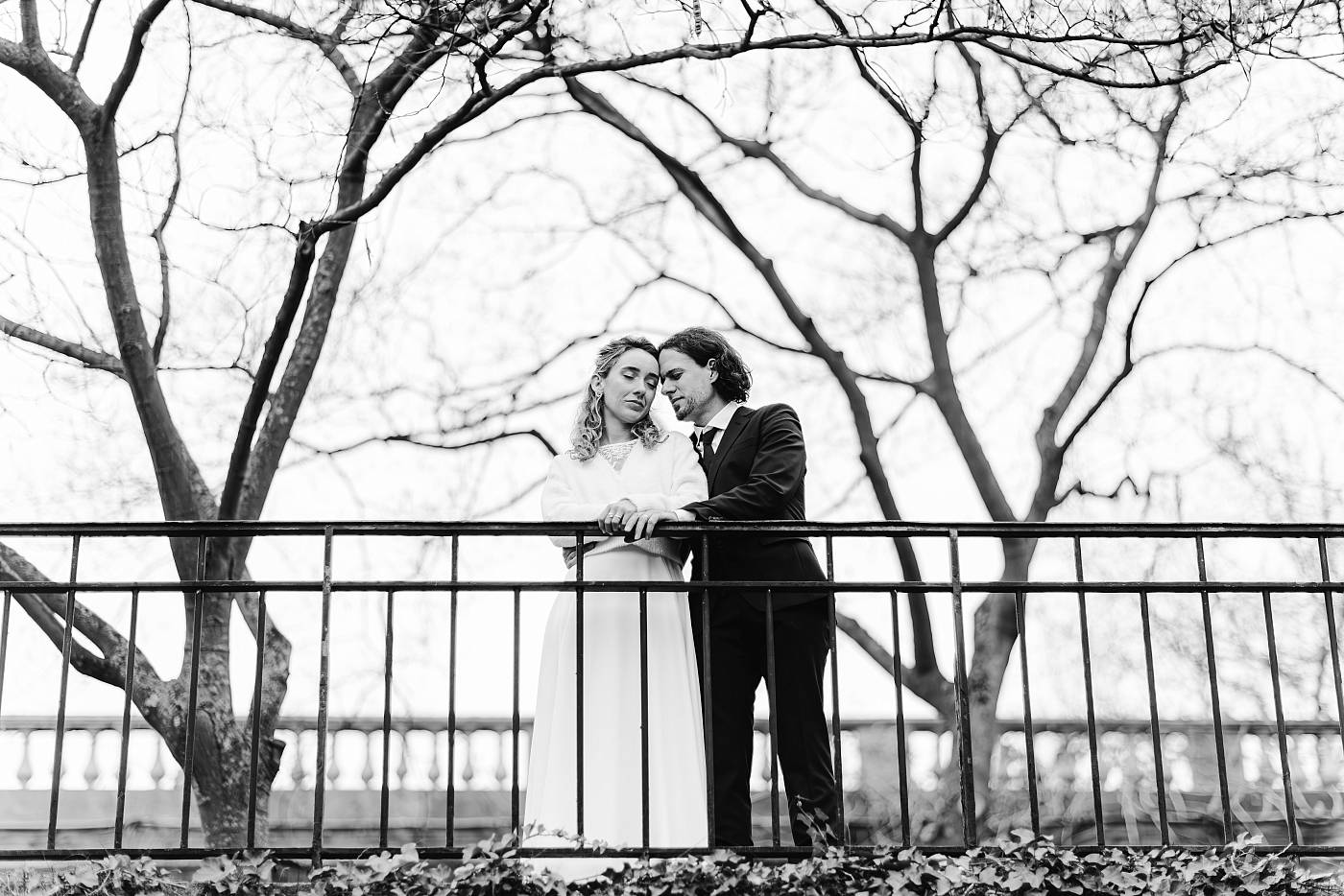Photo du couple dans le parc de Bécon