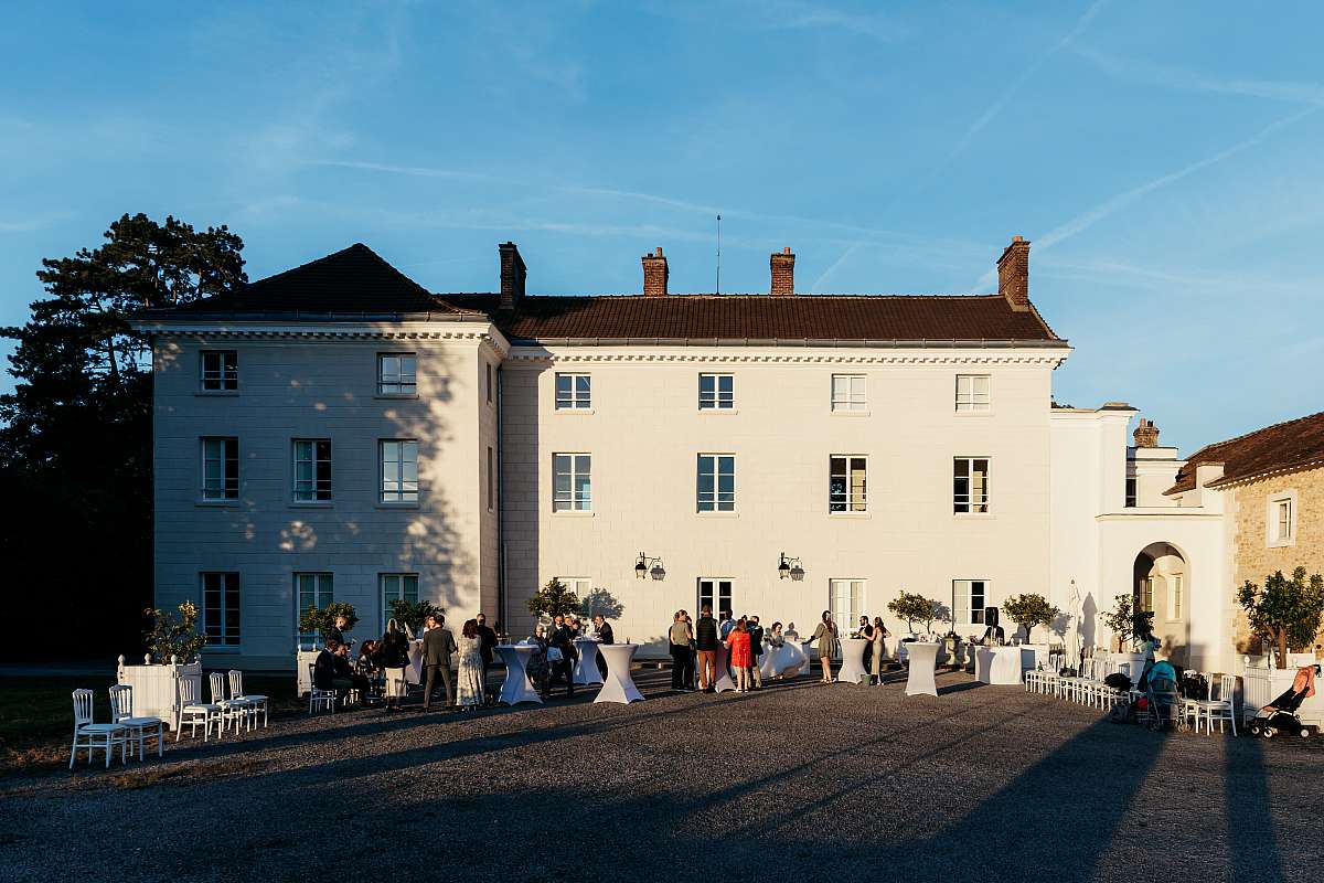 Vue du domaine de la Charlotterie au coucher du soleil