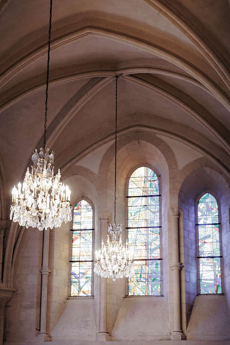 Les jolis lustres de l'église Saint-Sulpice de Noisy