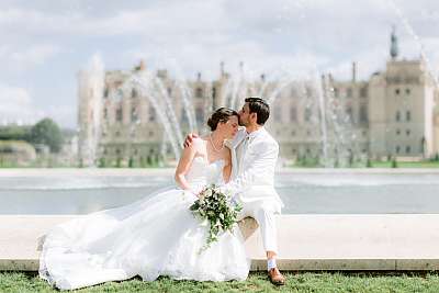 Photo de couple devant le bassin du château de Saint-Germain-en-Laye