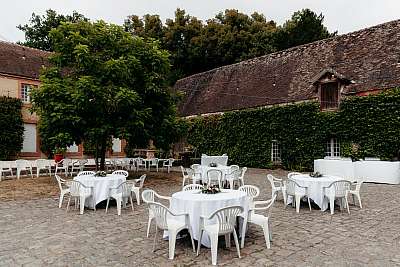 Le cours du château de Mauvières