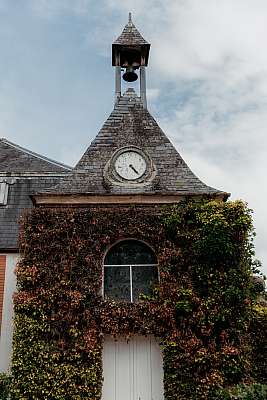 L'arrière cours du château de Mauvières