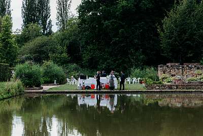 La réception au bord des plans d'eau du château de Mauvières