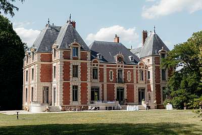 Le château de Gavoy et sa belle façade en briques