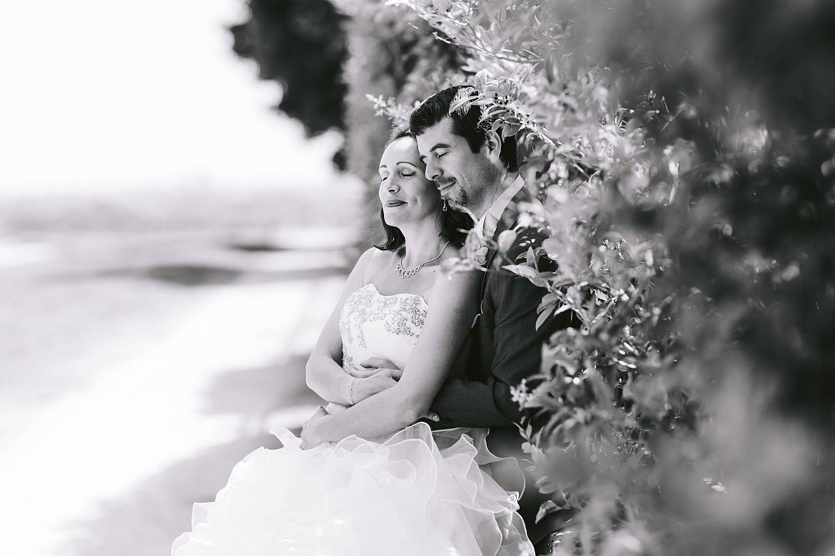 le couple dans le parc de Saint-Germain-en-Laye à proximité du pavillon Henri IV