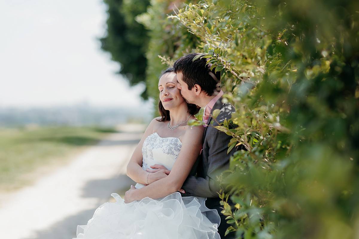 Autre pose du couple dans les buissons de jacinthe