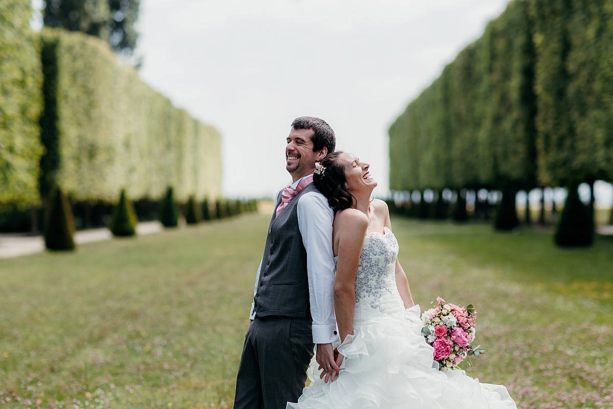Fou rire du couple pendant la séance de couple