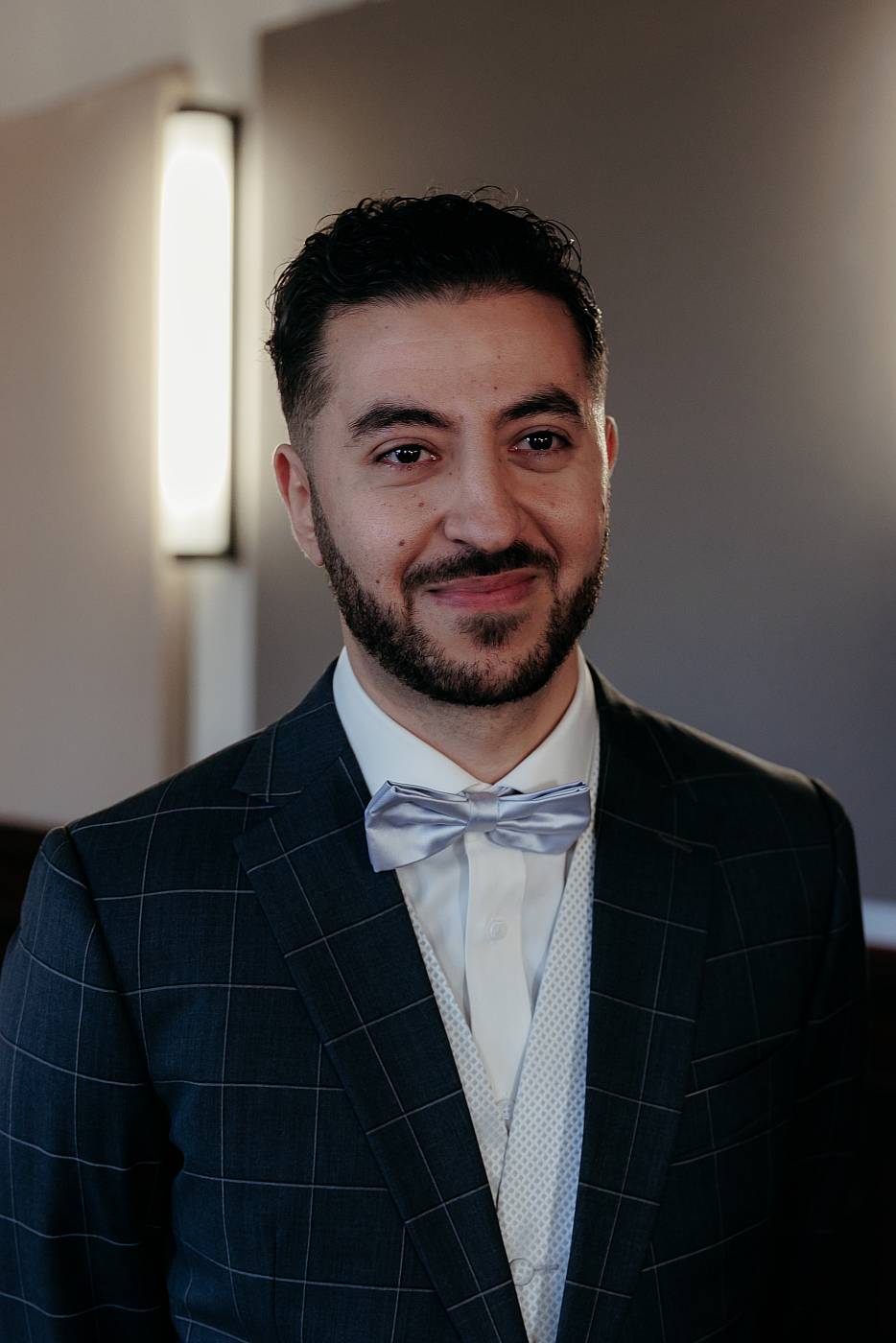 Le regard ému du marié