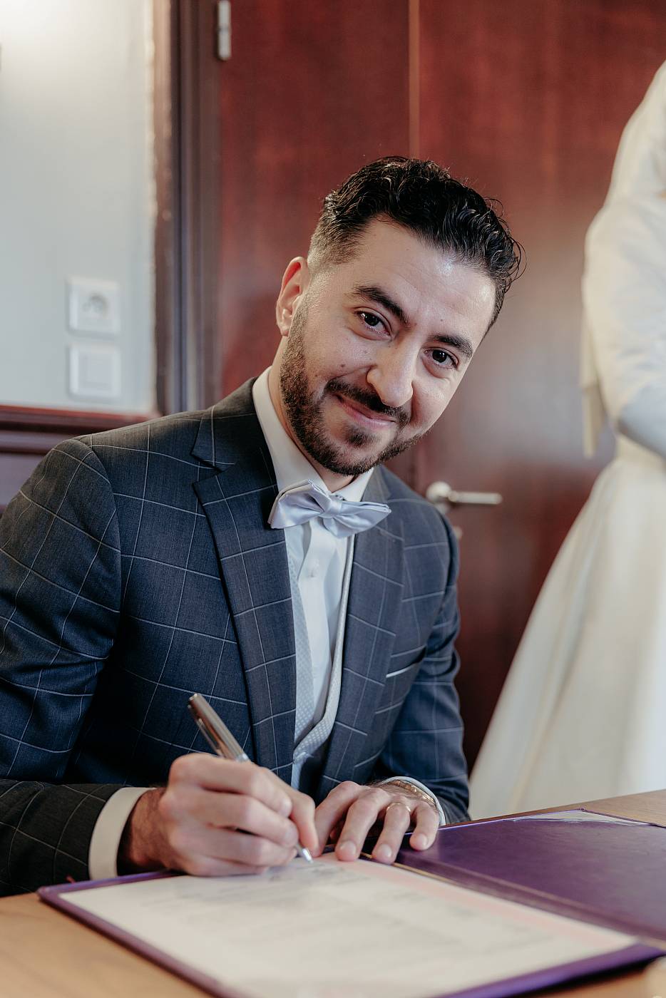 Signature des registres pour le marié