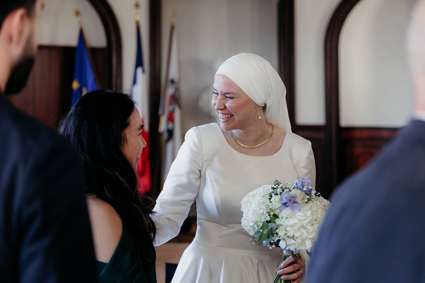 Embrassades avec les invités