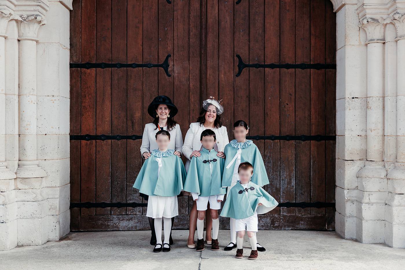 Photo de famille devant l'église de Rambouillet