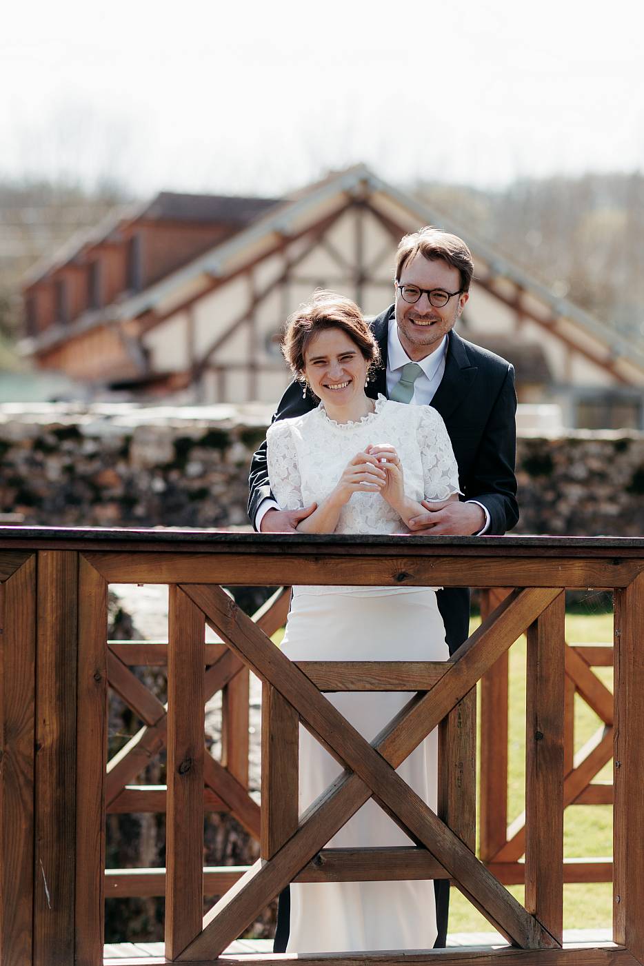 Le sourire des mariés durant la séance photo de couple