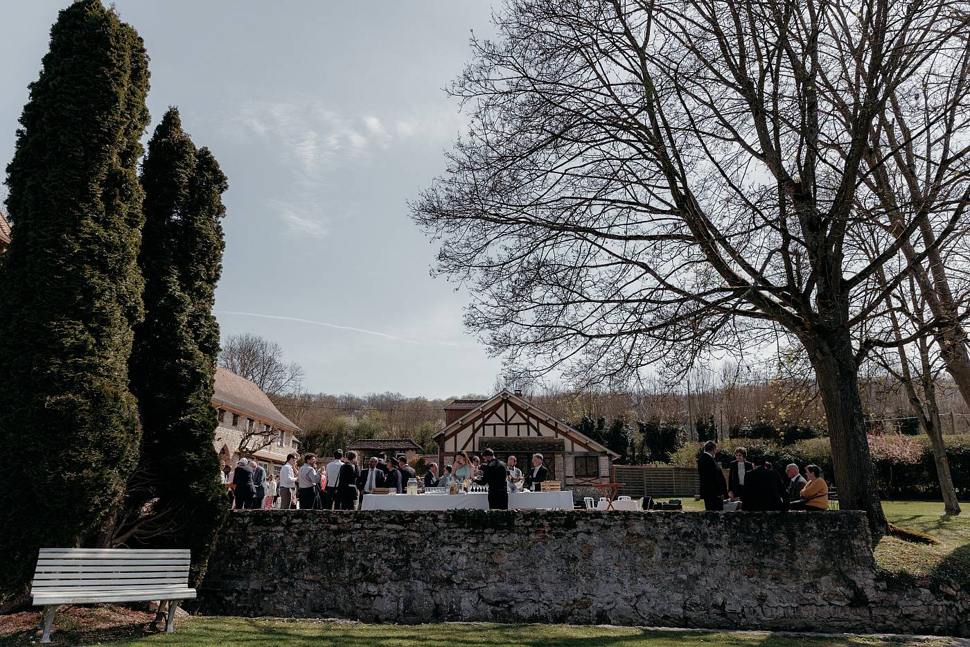 Vue panoramique du manoir des Foulons durant le vin d'honneur