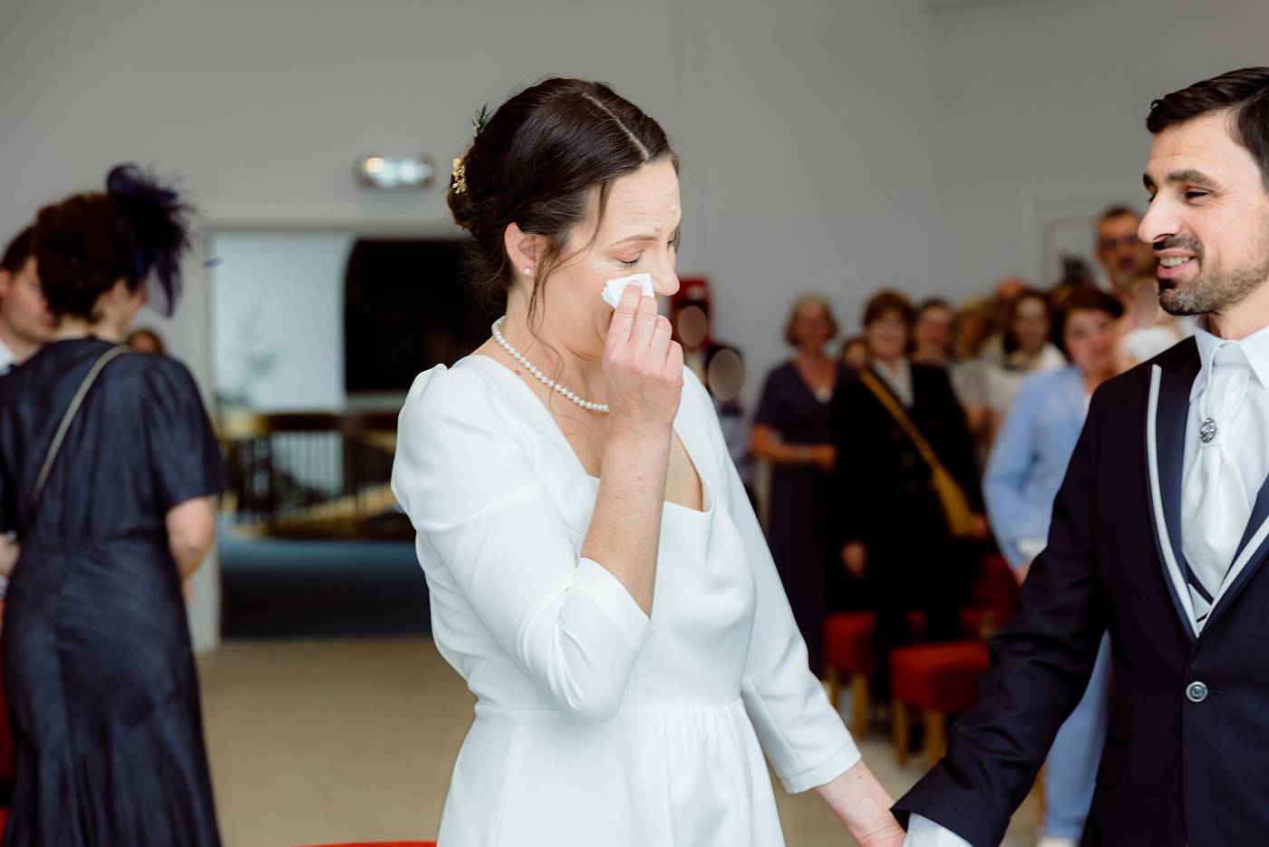 La mariée émue après l'échange des voeux