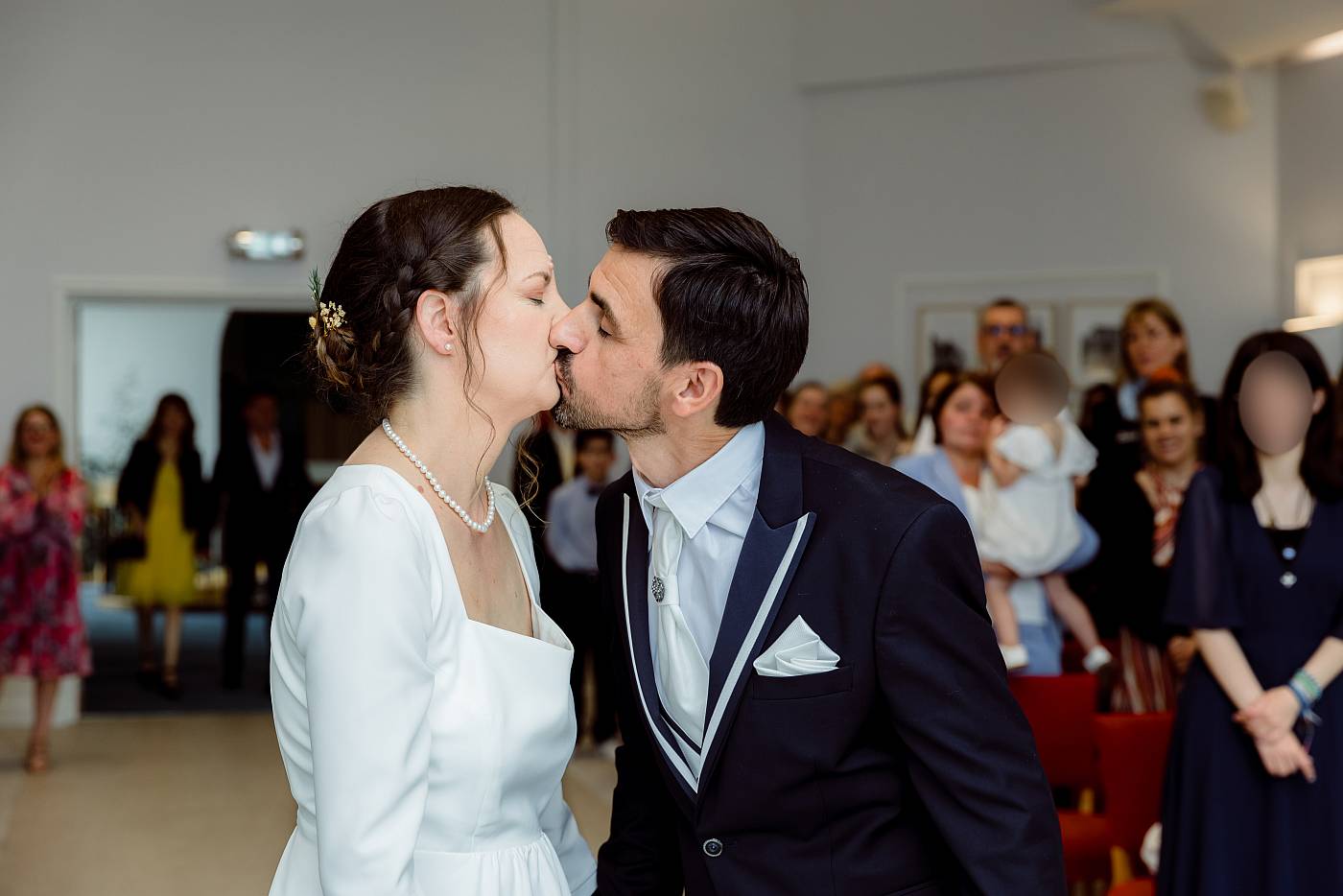 Le baiser des mariés à Montesson dans les Yvelines