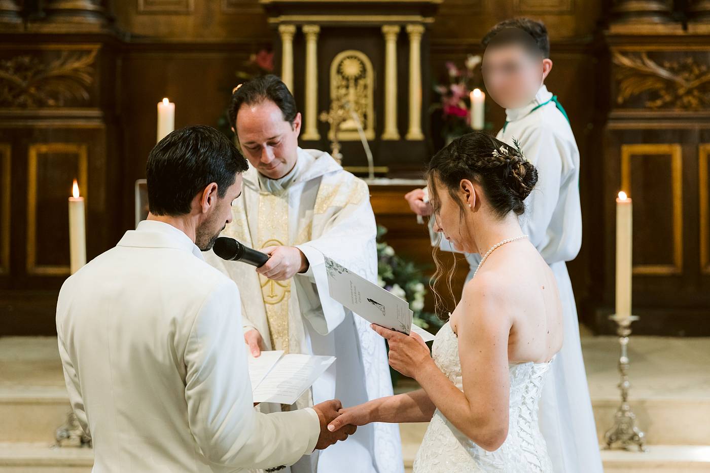 L'échange de voeux des mariés à l'église