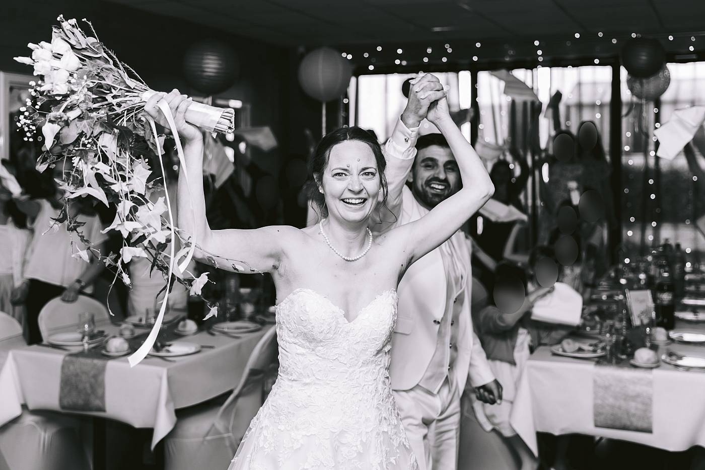 L'entrée des mariés dans la salle de réception dans les Yvelines