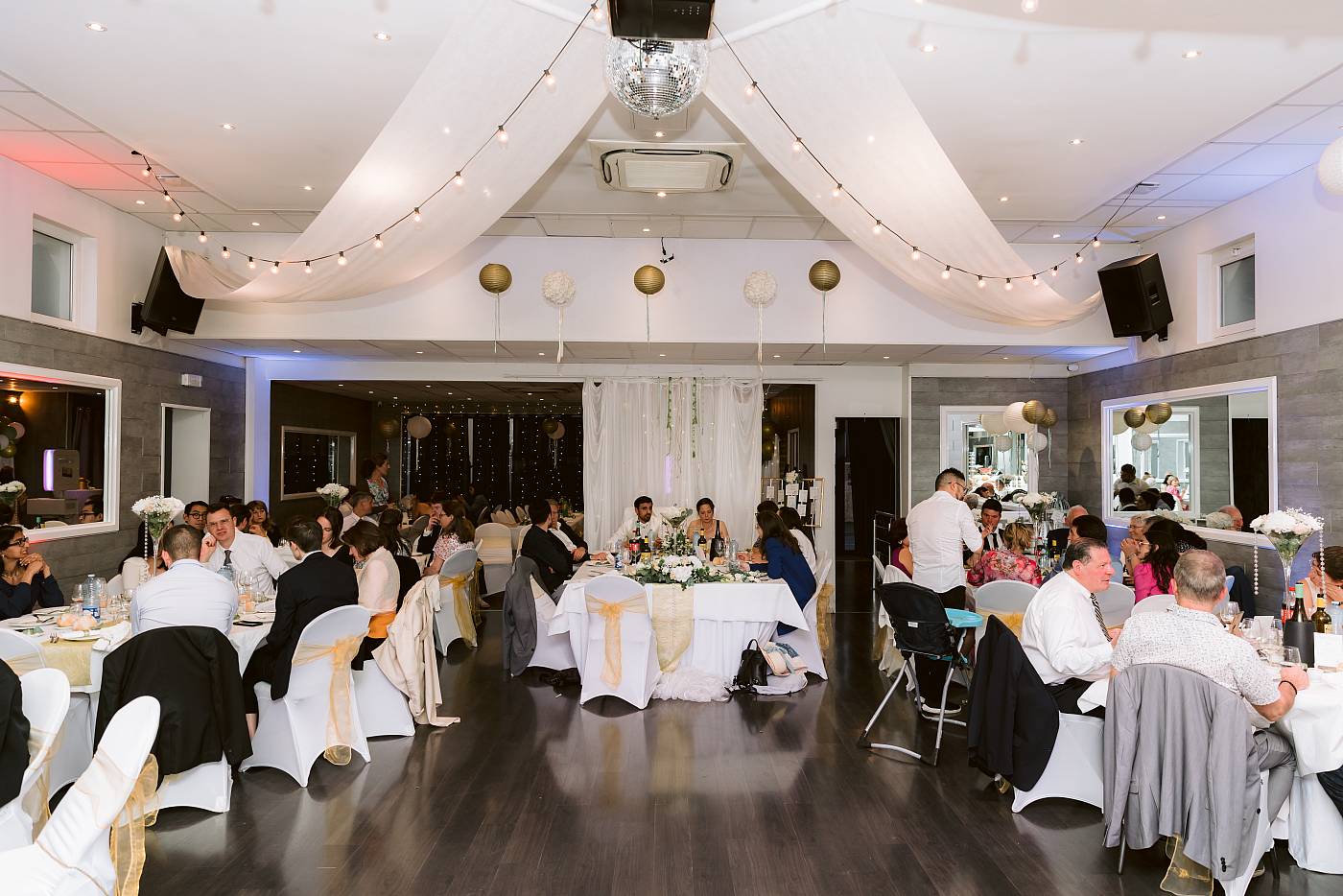 La salle de réception de mariage
