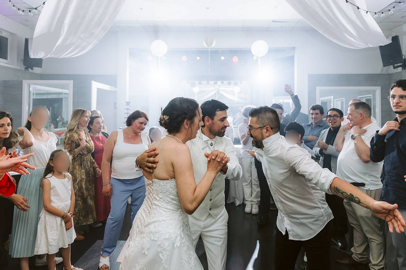 Les mariés sur la piste de danse