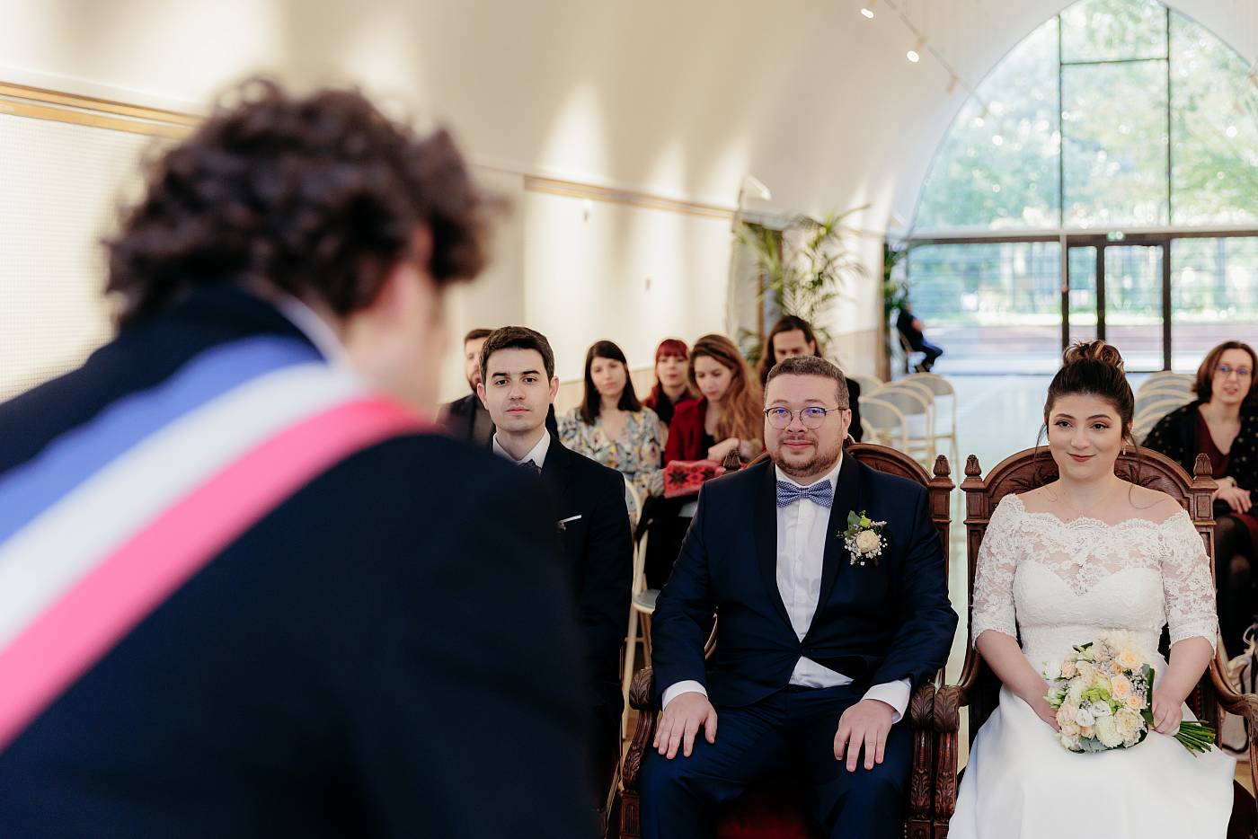 Les mariés devant le maire